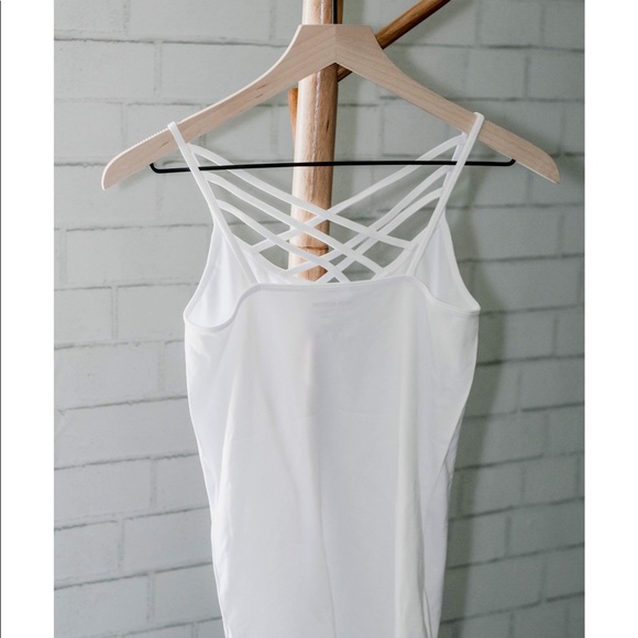 Seamless Criss Cross Detail Tank - Picture 2 of 4